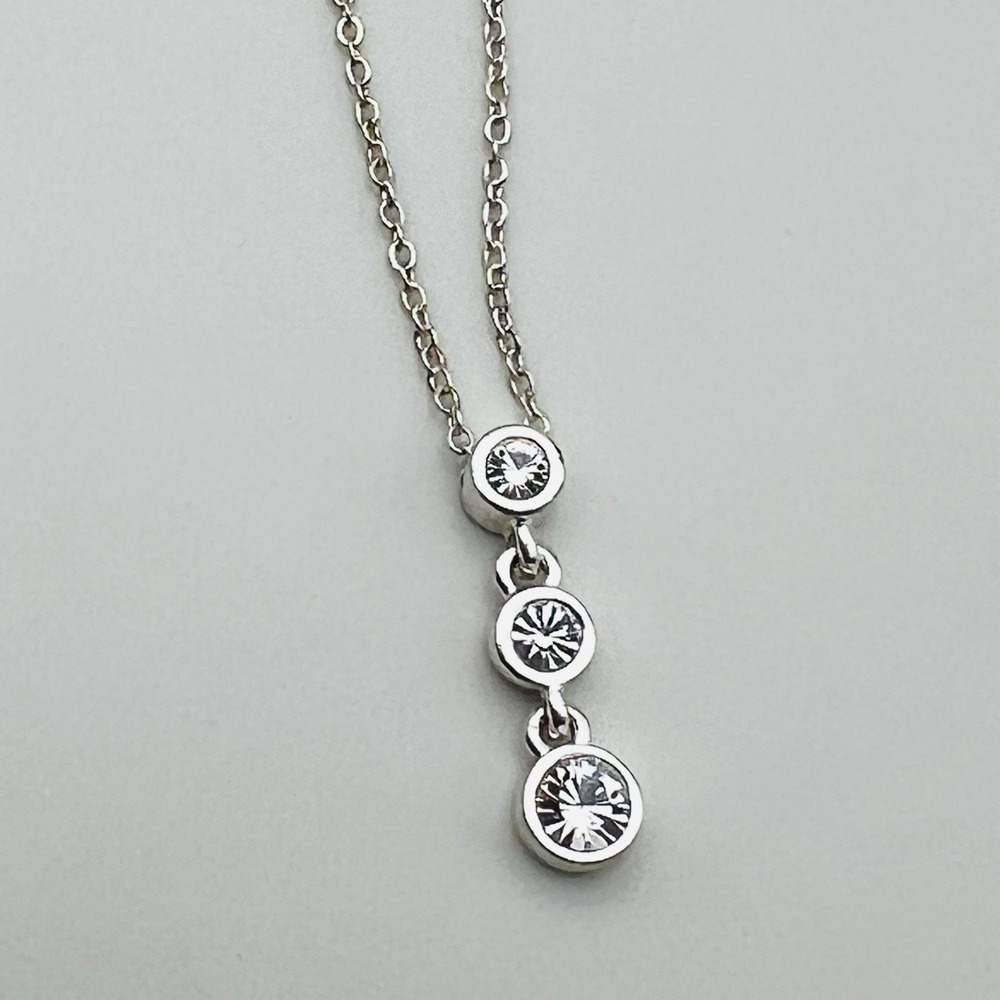 Tommy Hilfiger Necklace Pendant 3 Stone Drop‎ Silver Tone Crystal Dainty Minimal